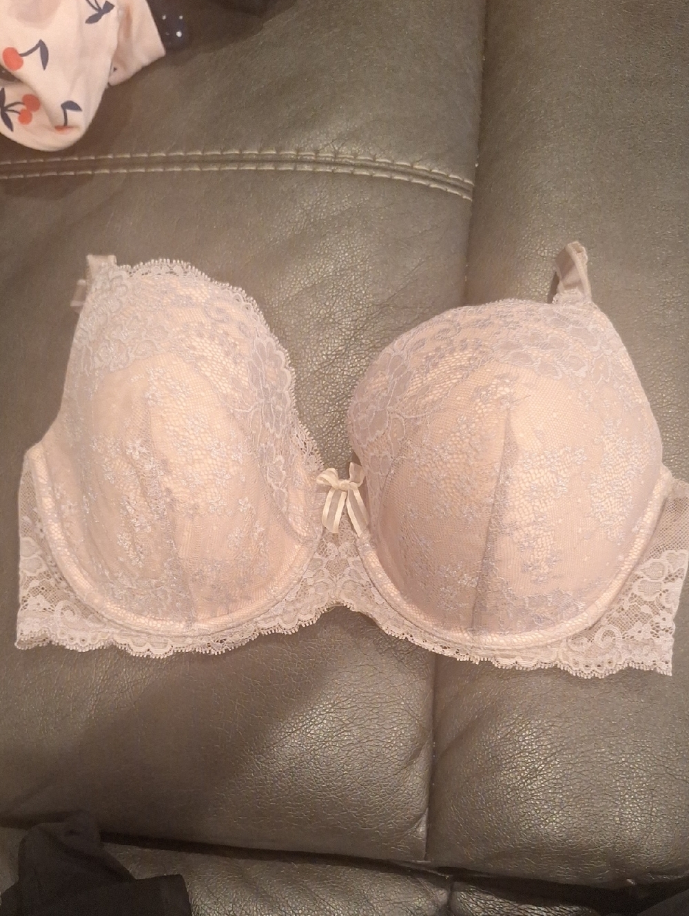 Victoria's Secret Lace Push-Up Bra in Light Beige